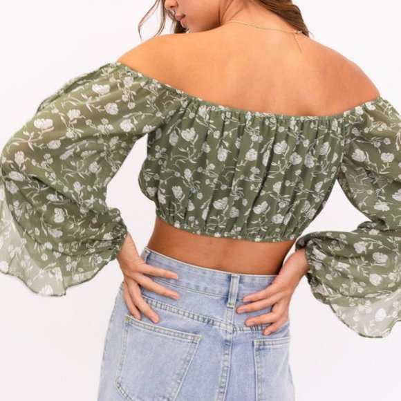 ❌SOLD OUT❌ GARDEN OF EDEN FLORAL CROP TOP - Picture 3 of 3